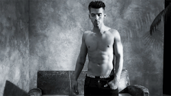 hotmal3celebrities:  Joe Jonas - Guess Underwear