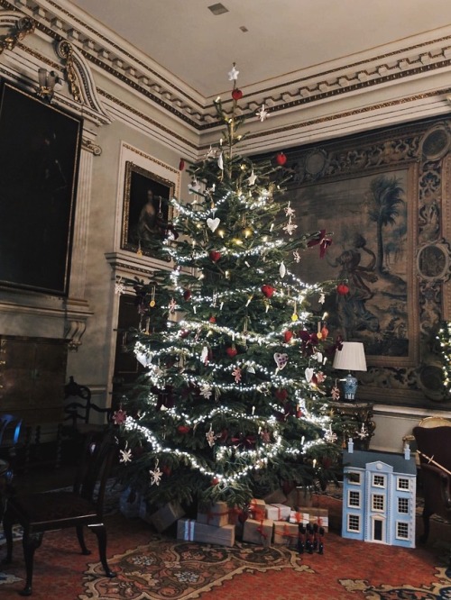 theatticoneighth:Christmas at Lyme Park 