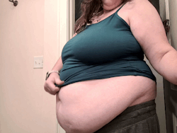 jigglybellysoftheart:jigglybellysoftheart:Oh god..what happened to me😭 the cellulite