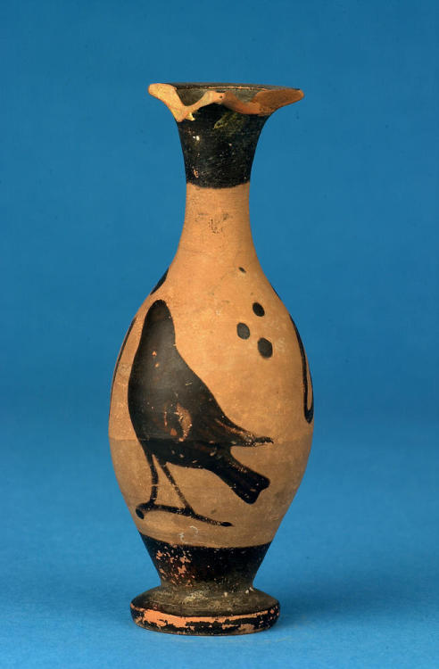 ancientanimalart:Sicilian black figure lekythos with birdLate Classical / Early Hellenistic325-300 B