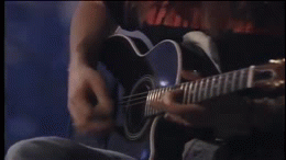 eddievedderswave: Stone Gossards fingers during even flow  