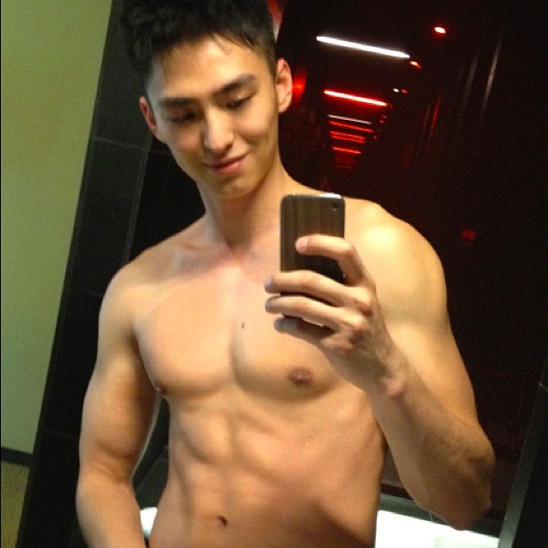 vsians:  www.instagram.com/gowithchristopher 