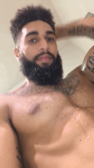 igotyourfav:  thequeenbait:  gottabefamous:  George Hill 💦  Zander**  Lmao bitch