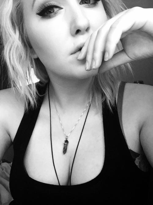 dunge0ns-past:  Love me and my face thanks.