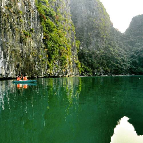 Kayaking on Halong Bay #VietnamTag #Legendtravelgroup #halongbaycruise #halongbay #halong #bay #crui