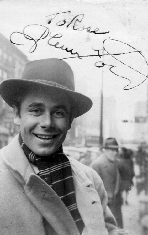 mrglennford:
““Candid photo of Glenn Ford taken by a fan, c. early 1940s. This photo was then personally signed for a fan by Glenn.” ”