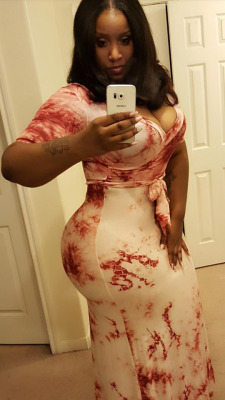 blaccjesus478:  fatjuicyassesplus:  Thick  😍😍😍💍👑