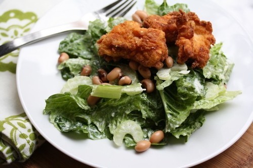 hardcore-food:  Flash Fried Chicken Salad with Black Eyed Peas and Buttermilk……Click here for more food inspiration!. 