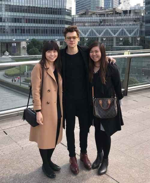 thedailystyles:princesspinklily: Look who we bumped into in Shanghai today Officially my favourite 