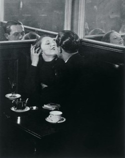 Lovers in a Parisian cafe, 1930s.