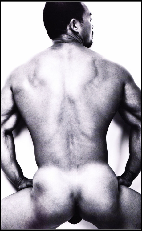 akamuhealani:  THERE IS SOMETHING FOR EVERYONE HERE! My blog features pics of naturally tanned or suntanned men from different nationalities showing face, dick or ass at the same time. Small cocks, medium cocks, giant cocks, all are of reverence here.