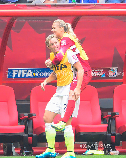 wambach-off-my-uswnt:  polarbearsuburbs:  Ash couldn’t control herself at the WWC final   she is the absolute cutest