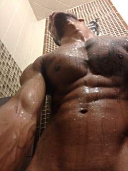 steviegenius:  Shower time @steviegenius 