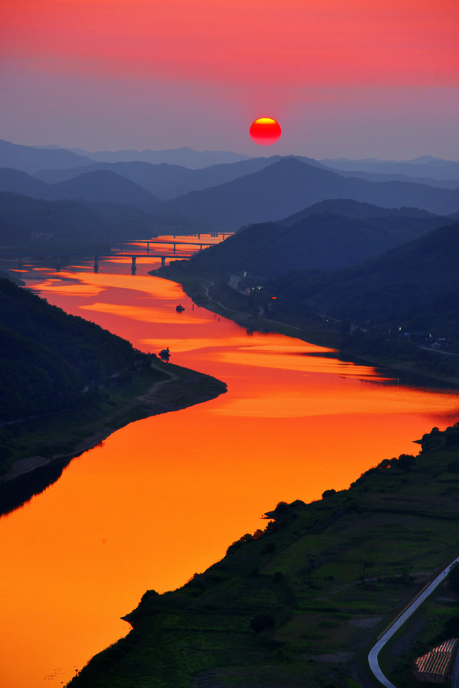 Classic oriental sunset….Blazing sunset in Cheongbyeok, South Korea….about an hour southeast of the capital city, Seoul….in one of the country’s most scenic areas. My many visits to South Korea over my lifetime have found an intriguingly beautiful...