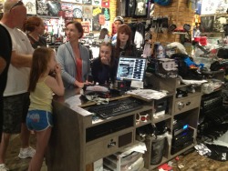 mylittlelust:  lztybrn:  i love when u go to hot topic and u see a family in there and you can always tell exactly which child made the rest of the family go in   This hits too close to home sorry parents for when I was like 13 lol