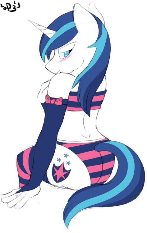 lukahusky115:  clop-galaxy:  Femboys Request  (Sorry for the mlp, its a REALLY REAAALLLYY hot set of equine)