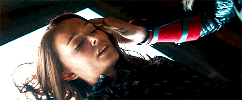beheworthy:Jane/Thor + that thing he does, always touching and caressing her head