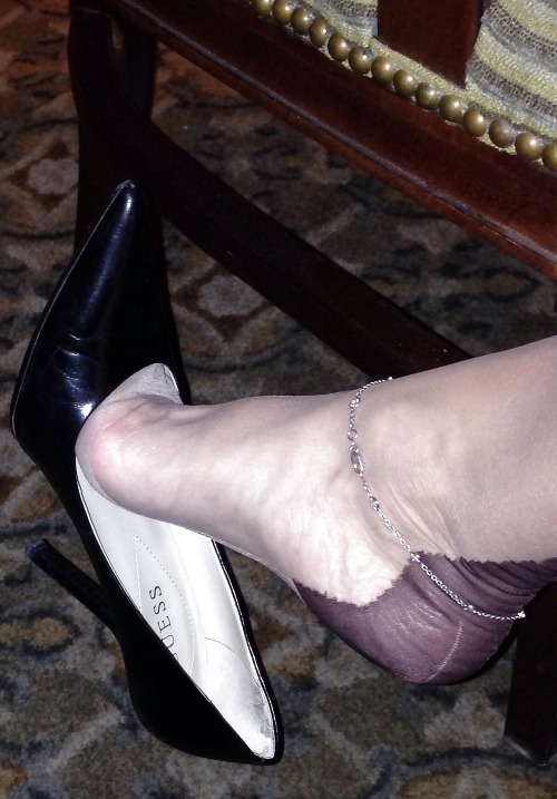 rhtstockingluvr:(via More wife frolics Photo #1)
