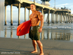 ocmscl:  Surf’s up this weekend at Muscleville Beach. You in?