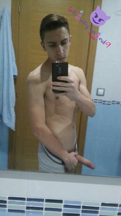 6kinkymind9: Aaron T. 20  Españolito sexy a hecho orgia con 4 de sus amigos, y le exita qu el