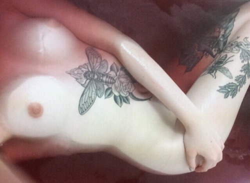 orchid-room:  Bathing in blood 