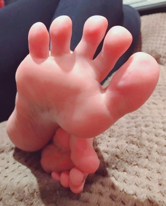 mynorg:  Sexy toes@tinyredheadpawg