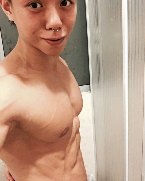 omgsgboytoy:  sgeyecandies:  Hottie from NUS  Omfg who is he?????