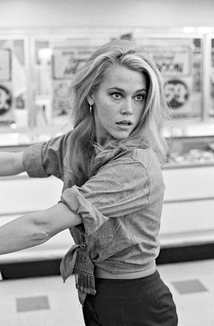 theoneronnie:  Jane Fonda 1960′s // Kate Mckinnon