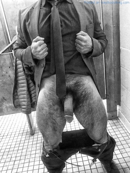 hungdownunder:  For more hot guys, follow me at: http://hungdownunder.tumblr.com/ 