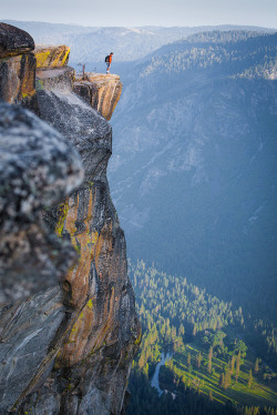 belovedgaia:  l0stship:  Yosemite National Park - Feeling Small / by KevinWinzeler   - plants - nature -