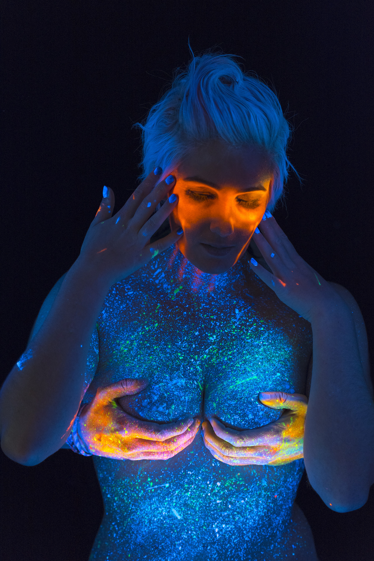 microkittycosplay:forgot to post these bad bois on tumblr!my hair dye glows in UV