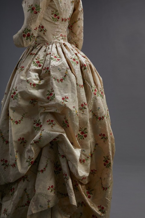 Robe à l’anglaise ca. 1780From the China Silk Museum