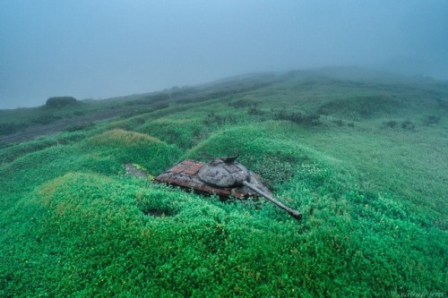 bmashine:The skeleton of a heavy tank is-3 on the island of Shikotan.