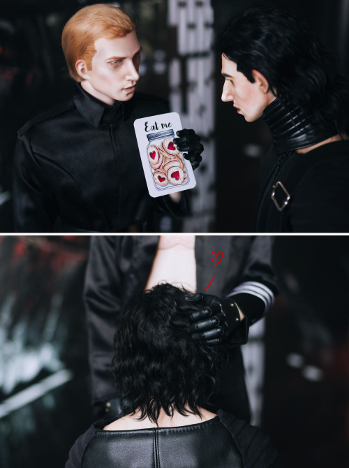 coldcrave: Eat this ginger cookie, Ren! Lord Ren and general Hux are up to something real delicious,