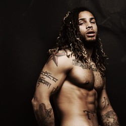 flashmanwade:  Happy Monday!  After my birthday weekend, had a good time in Chicago, this is a cropped photo from the #Desnudo book, hit up @oh_dii the photographer if you’d like to purchase the book.   #Model #NewYork #DREADS #Fitness #FlashmanWade