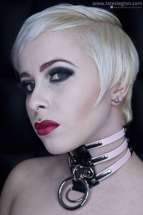 michele1980:  babygirlintheshadows:  martysdarkpassenger:  saythankyoumaster:  Good girls get collared.  (via TumbleOn)  I would love to  Beautiful♥ 