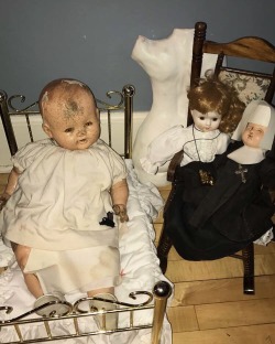 ominous-abby:My dolls r comfy🌹