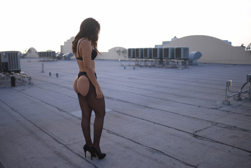 stephanie-santana:  stephanie-santana​ // www.instagram.com/stephanie_staPhoto by alvaromoser​