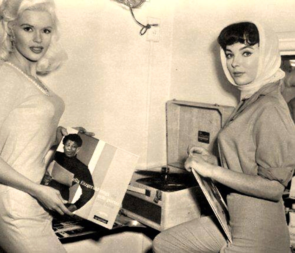 vinylespassion:  Jayne Mansfield &amp; Joan Collins. 