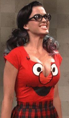 cleavage:(via Katie Perry aime Elmo - Pingouin