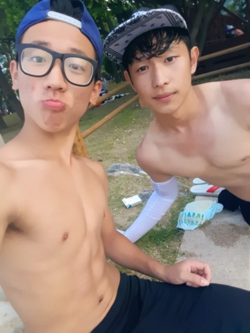 hungrgayboy: ssex99gay1: sioswoqika: 창원 18 게이 @allie-korean-gay #gay #korean . 와 모두다 먹어버리고싶다ㅋㅋㅋㅋㅋ