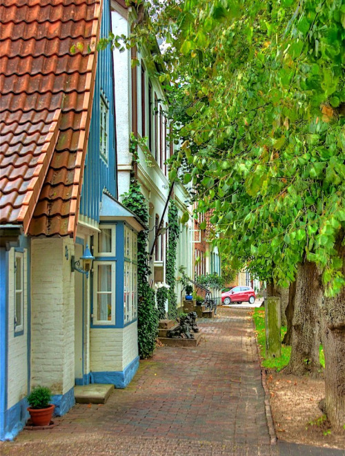 allthingseurope:  Arnis, Germany (by unicorn 81)   Cool street scene