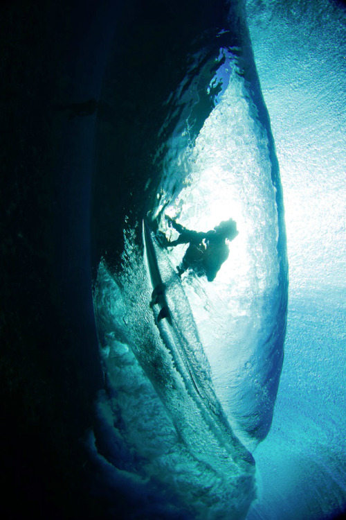 highenoughtoseethesea:  Takayuki Wakita in a Tahitian cocoon Ph: Glaser 