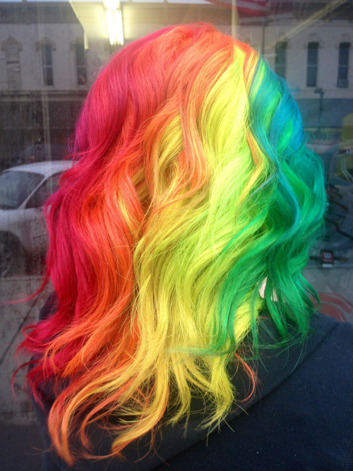 lesbro47:  naps-and-slaps:  aisu10:  okay i never reblog hair but HOLY FUCKING SHIT I WOULD DIE FOR THIS.  Or would you dye for it?  Um, I think that’s her natural hair color? Sorry. (Curl up and dye.) 