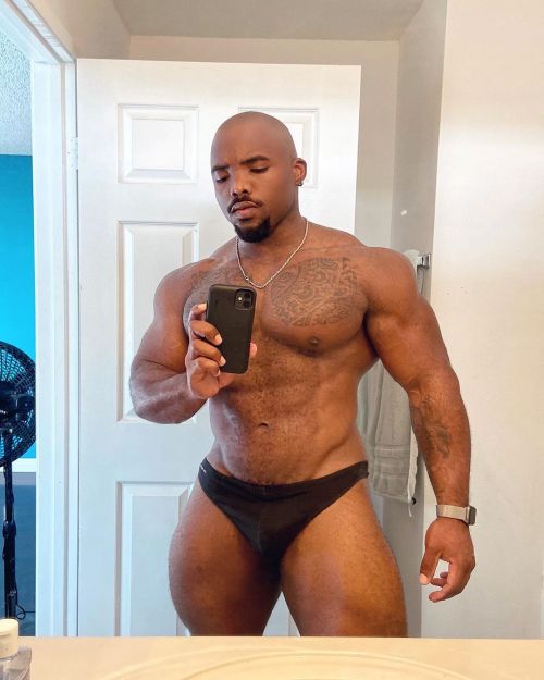 Tmusclemen:  Current Stats: 5’11.5” , 264Lbs… Keeping Up Size While Maintaining