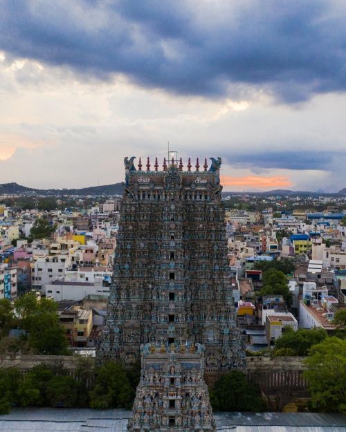 Meenakshi Amman Temple Madurai - Thoonga Nagaram (via Instagram: Karthik Swaminathan @dhev_photograp