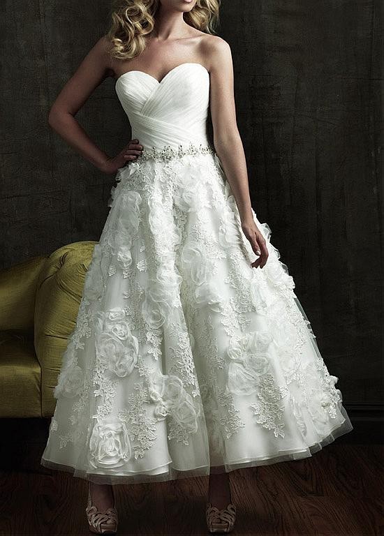 Glamorous Organza A-line Strapless Sweetheart Neckline Wedding Dress With Lace Appliques,Beadings and Handmade Flowers