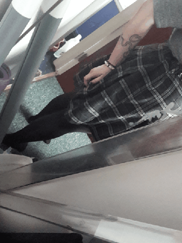 impxprincess:  I feel cute in this skirt so I made a gif ^^ 