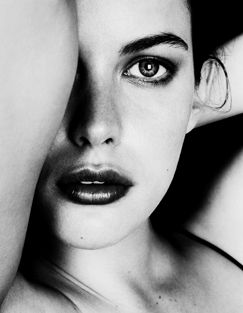 virgules:  Liv Tyler: &ldquo;I have these slumber parties with my father and