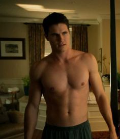 XXX male-celebs-naked:  Robbie Amell- ActorMore photo